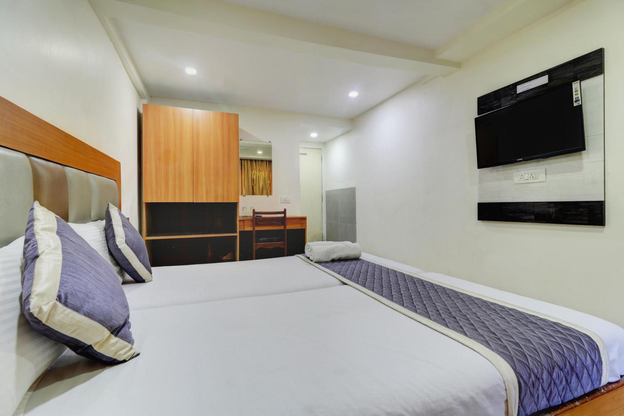 Hotel New Sarovar Grand Panvel Exteriör bild