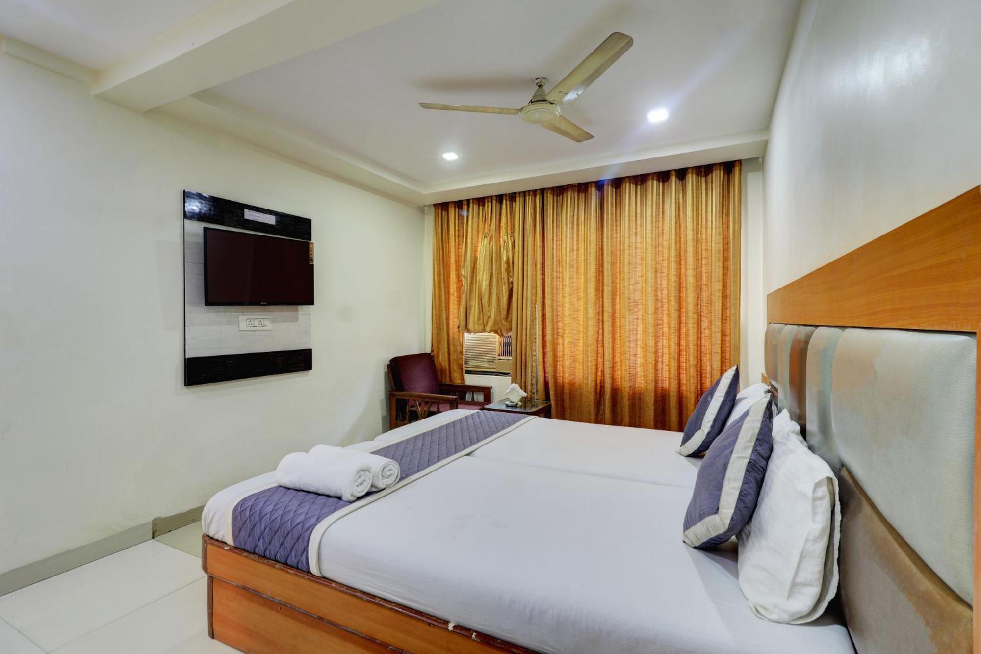 Hotel New Sarovar Grand Panvel Exteriör bild