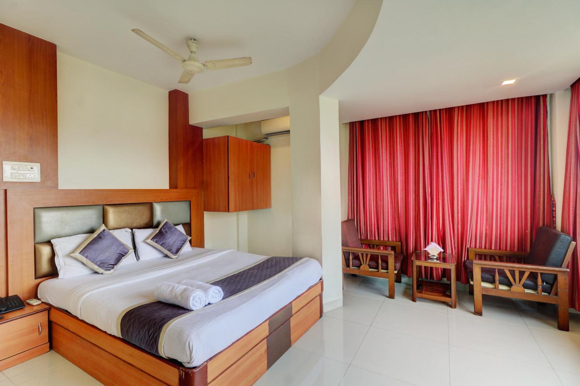 Hotel New Sarovar Grand Panvel Exteriör bild