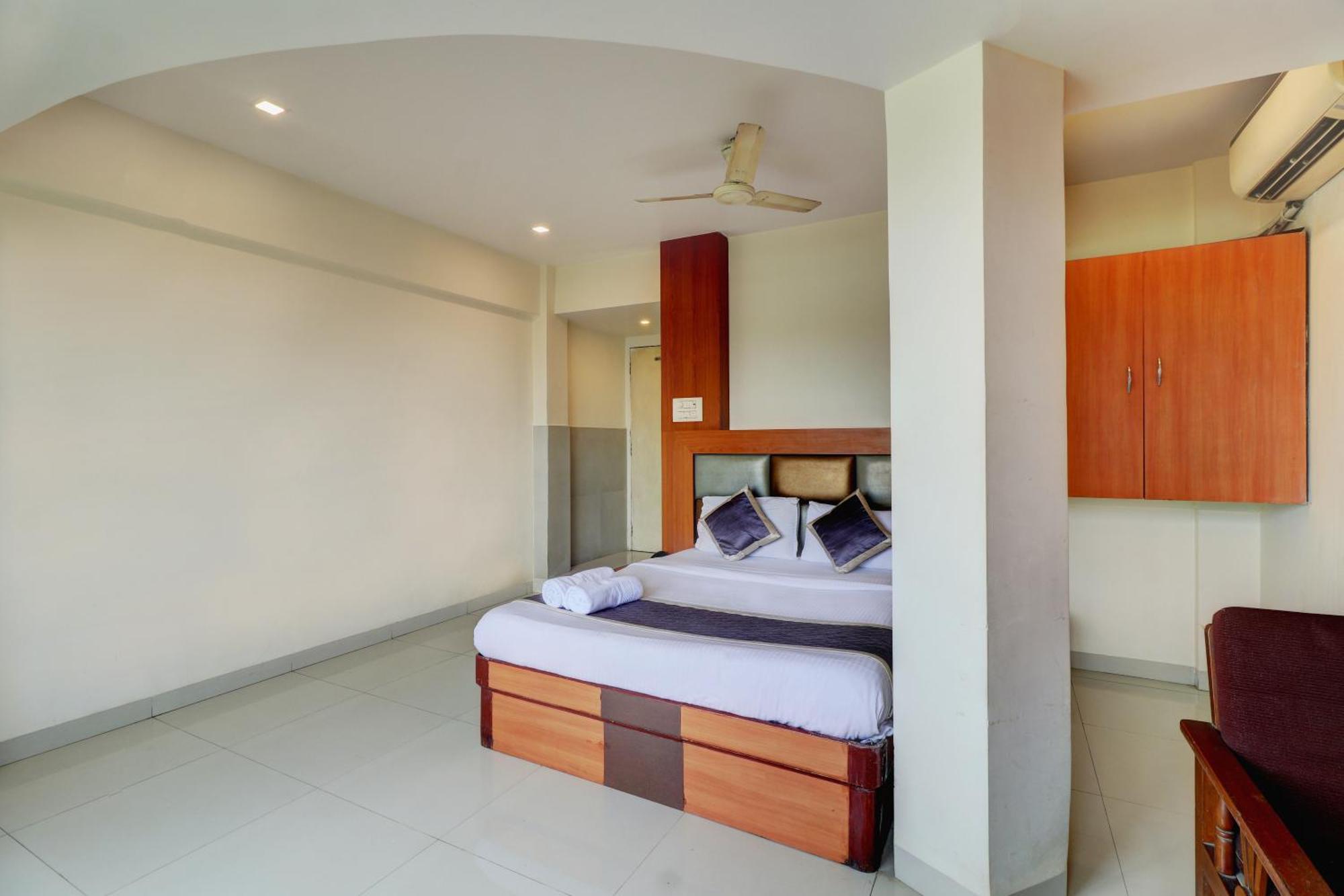 Hotel New Sarovar Grand Panvel Exteriör bild