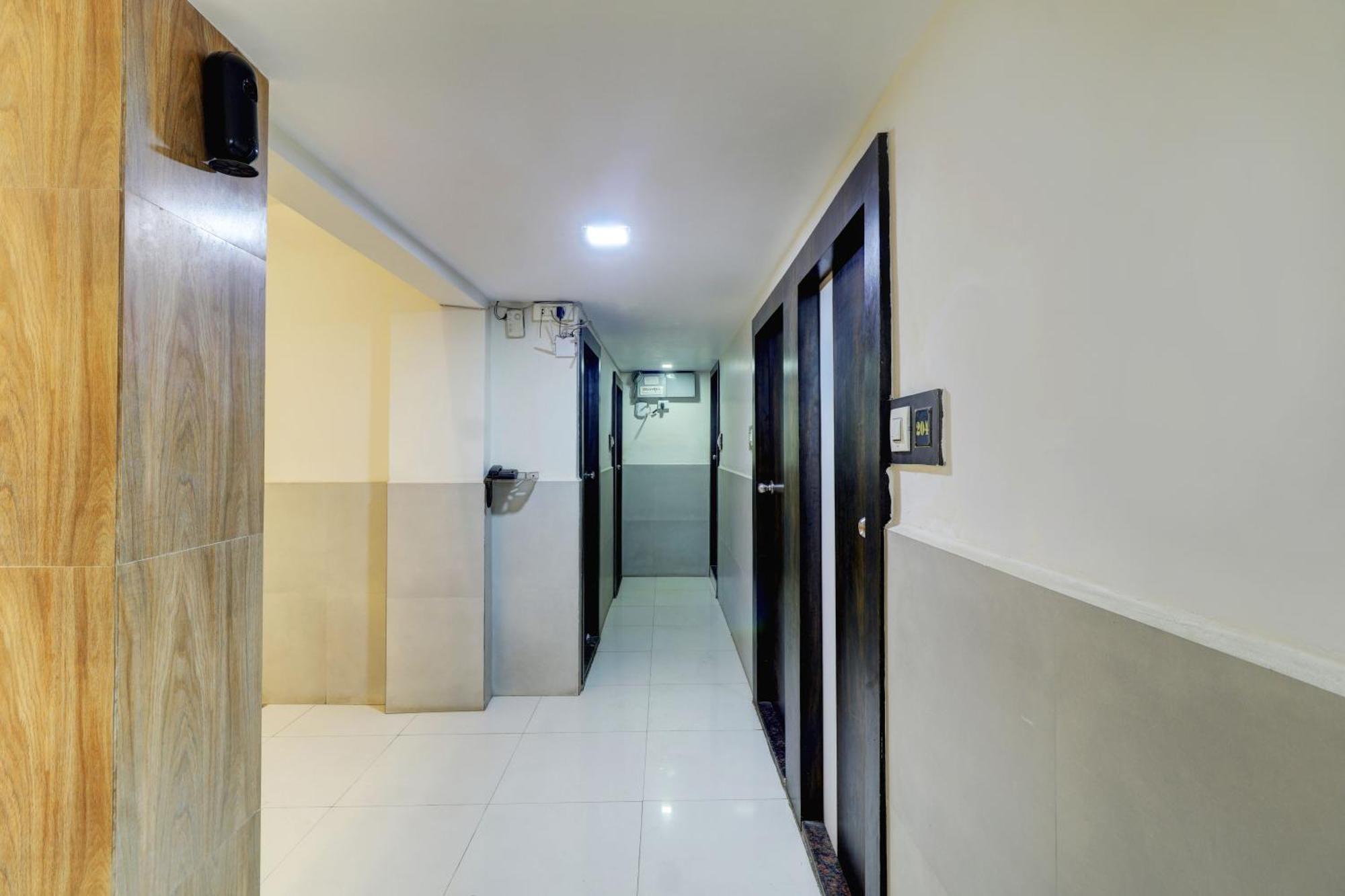 Hotel New Sarovar Grand Panvel Exteriör bild