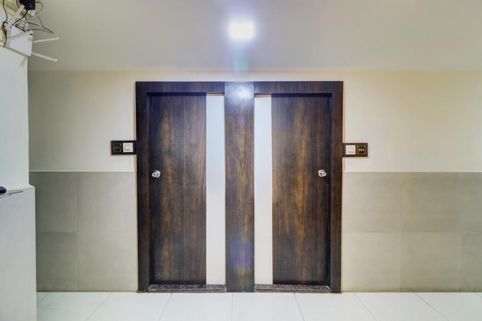 Hotel New Sarovar Grand Panvel Exteriör bild